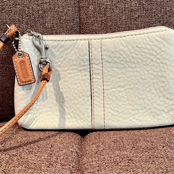 Coach wristlet - Picture 2 of 8
